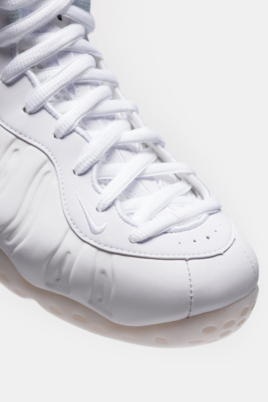 Nike Air Foamposite One Sneaker in White/White - Notre
