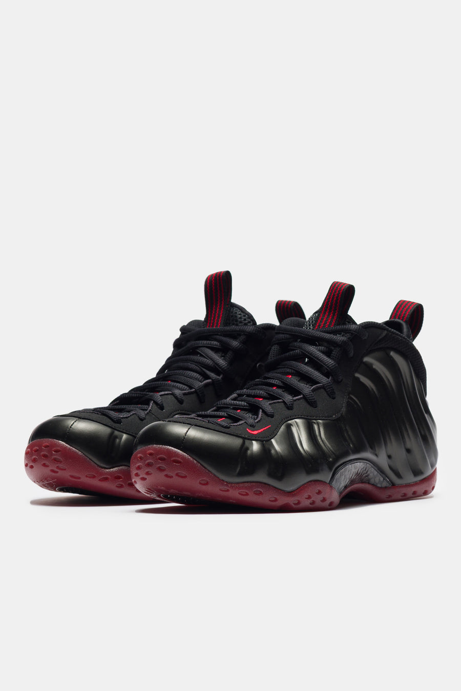 Air Foamposite One Sneaker in Black/Varsity Red