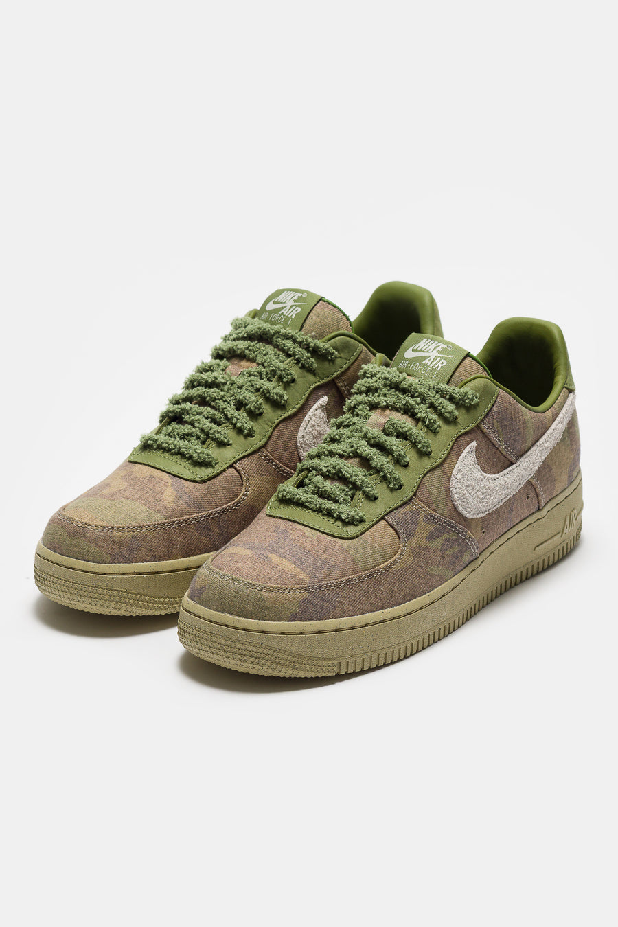 Air Force 1 Low Sneaker in Asparagus/Wheat Grass/Aluminum/Phantom