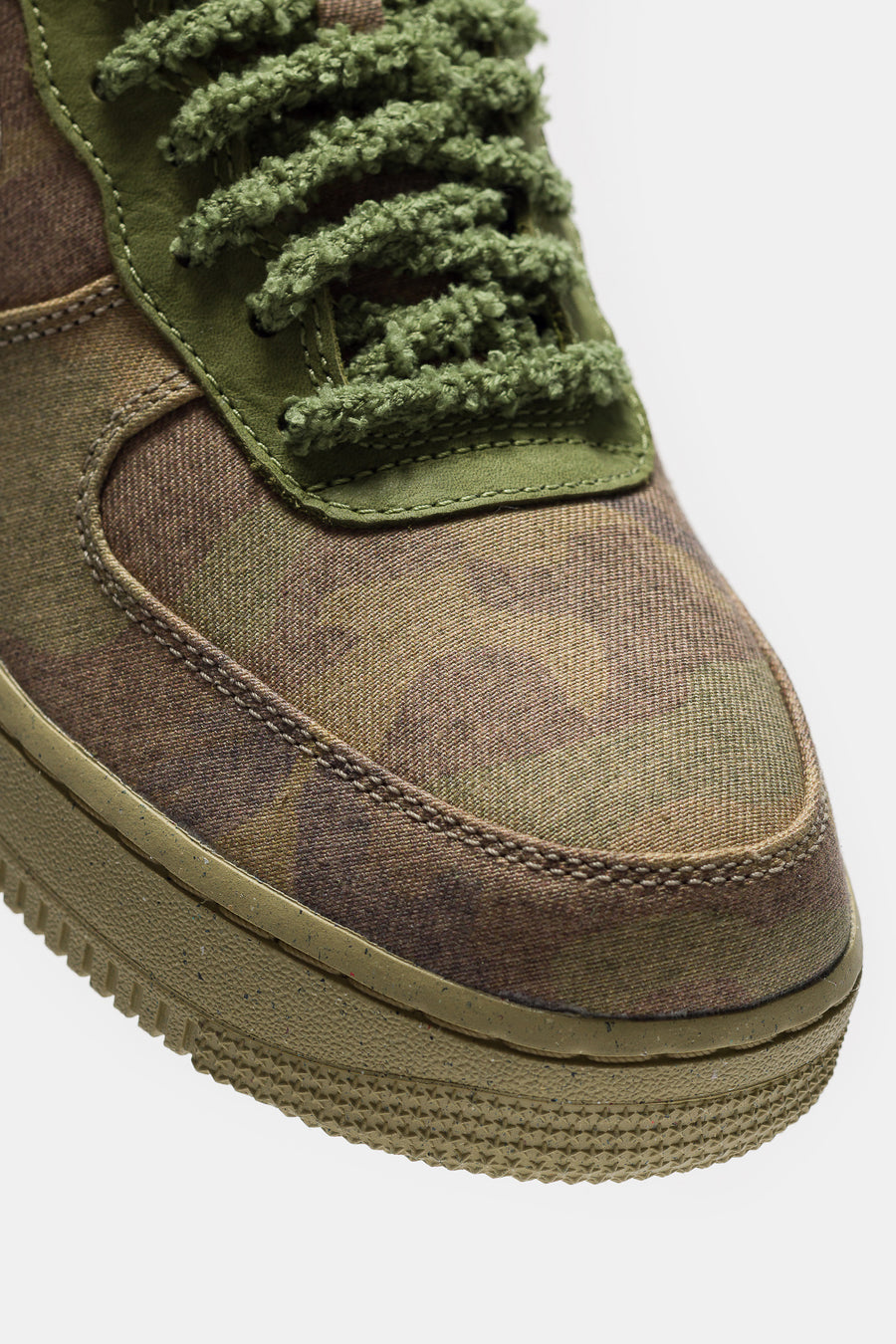Air Force 1 Low Sneaker in Asparagus/Wheat Grass/Aluminum/Phantom