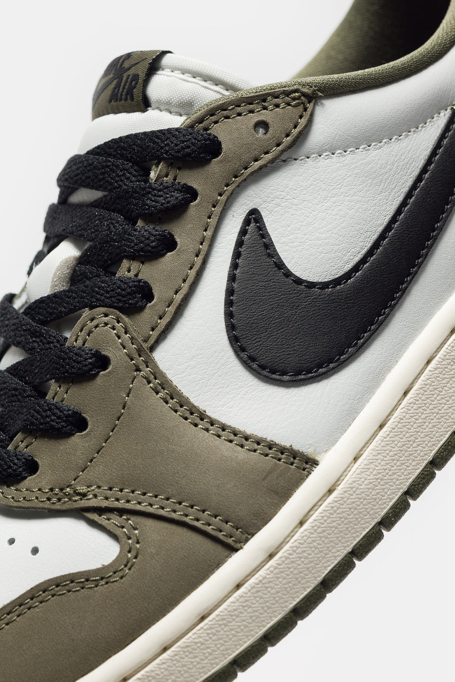 Jordan Air Jordan 1 Retro Low Sneaker in Medium Olive/Black/Summit White/Sail - Notre