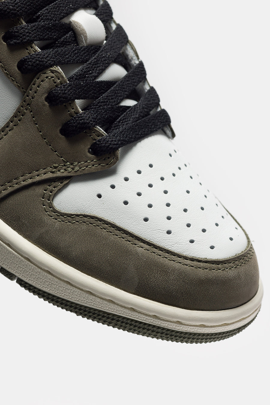 Jordan Air Jordan 1 Retro Low Sneaker in Medium Olive/Black/Summit White/Sail - Notre