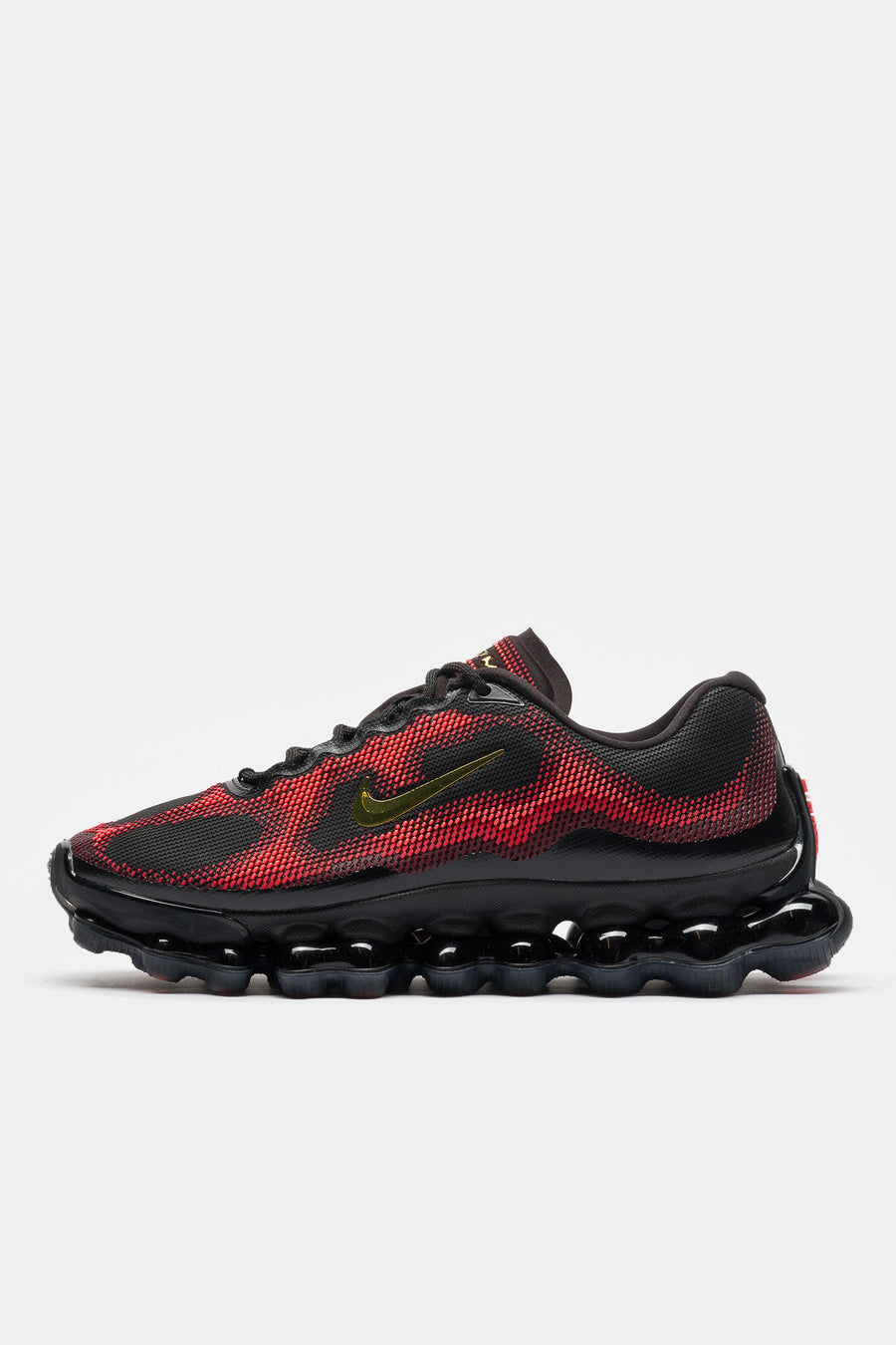 Nike Air Liquid Max Sneaker in Black/Metallic Gold/Team Red/Fire Red - Notre