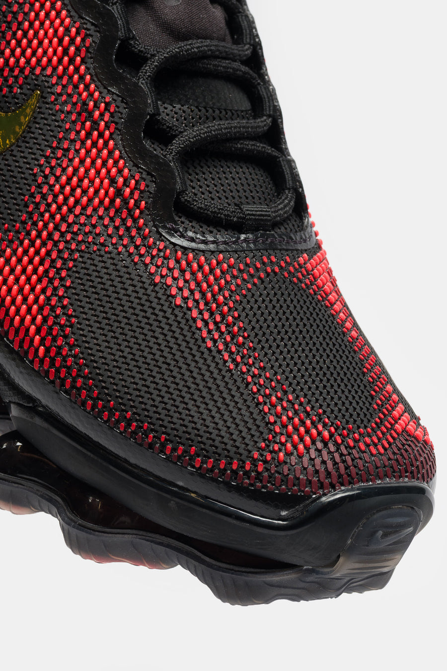 Nike Air Liquid Max Sneaker in Black/Metallic Gold/Team Red/Fire Red - Notre