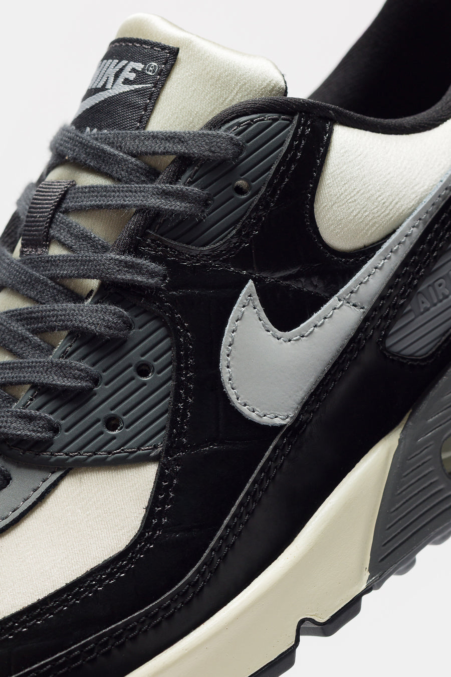 Air Max 90 Sneaker in Sail/Lt Smoke Grey/Black/Anthracite