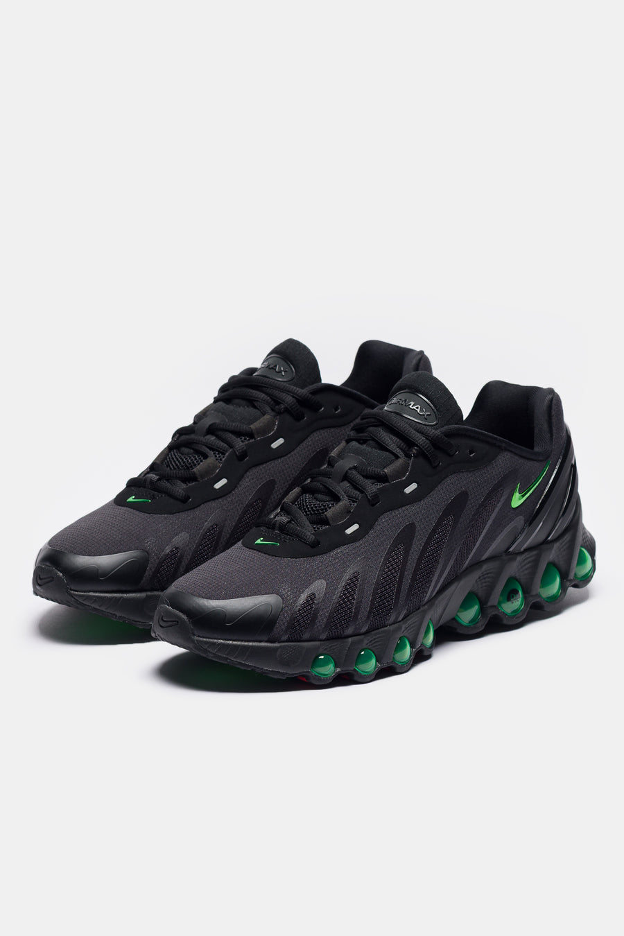 Nike Air Max DN8 Sneaker in Black/Green Strike/Dk Smoke Grey/Black - Notre