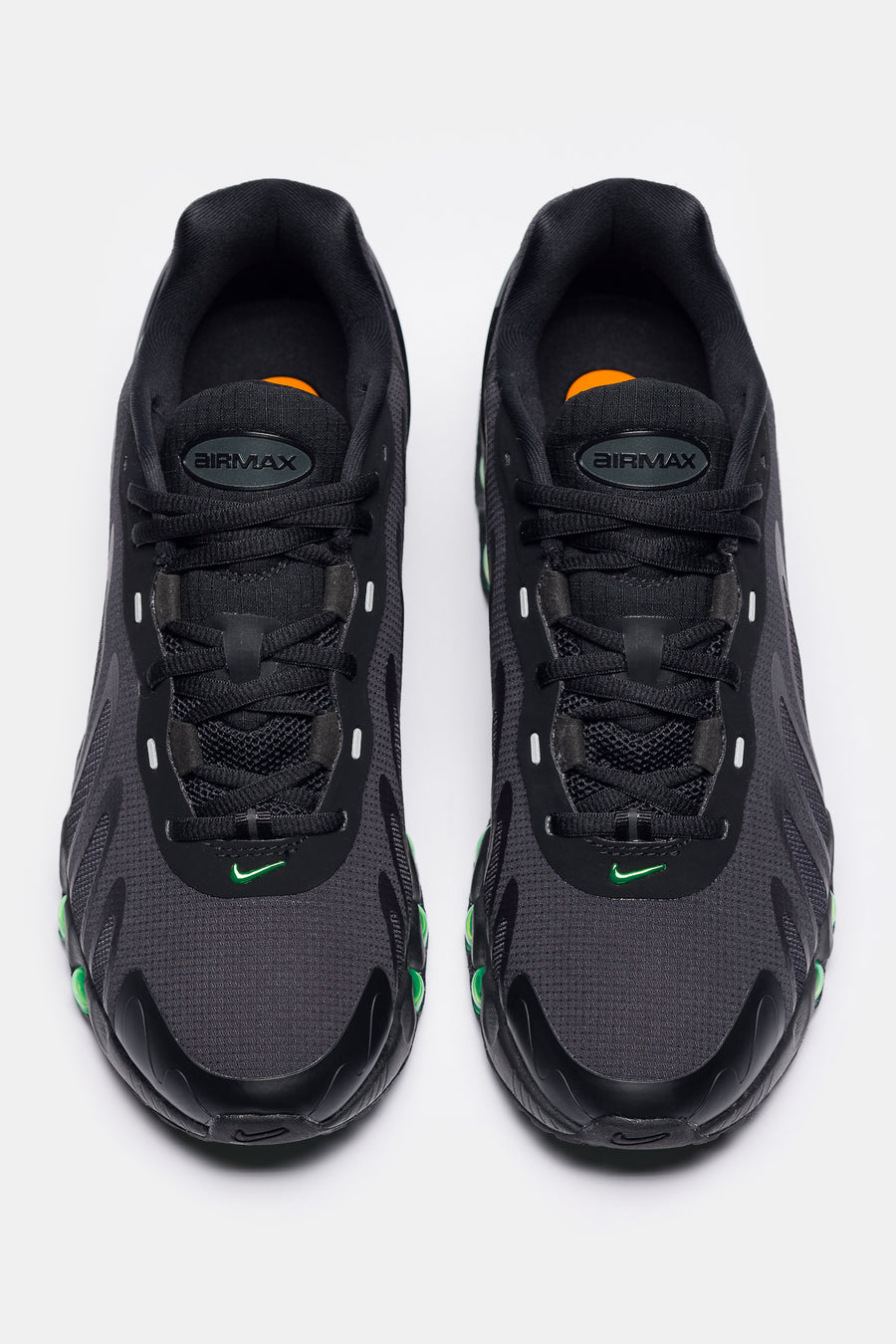 Nike Air Max DN8 Sneaker in Black/Green Strike/Dk Smoke Grey/Black - Notre