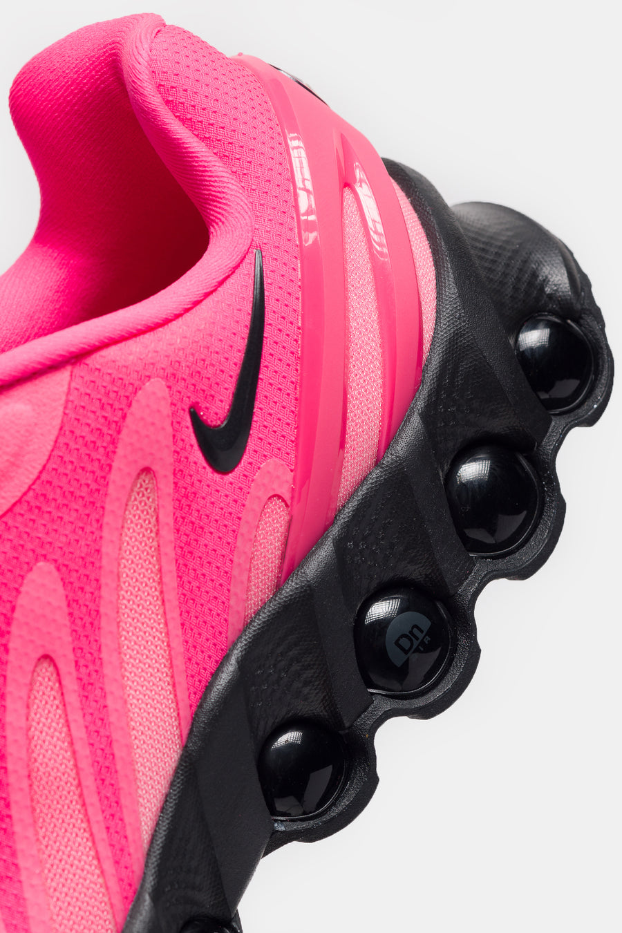 Air Max DN8 Sneaker in Hyper Pink/Black/Hyper Pink
