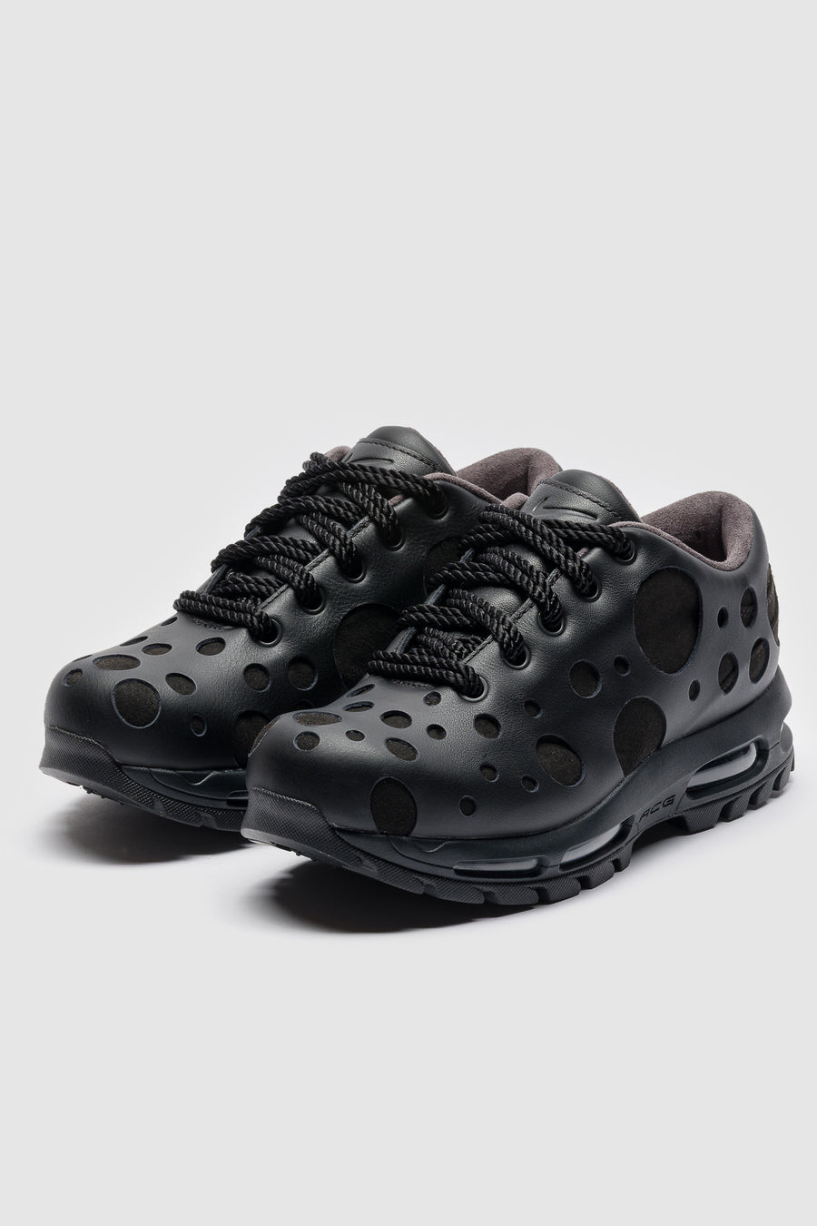 Nike Air Max Goadome Low SP Sneaker in Black/Black - Notre
