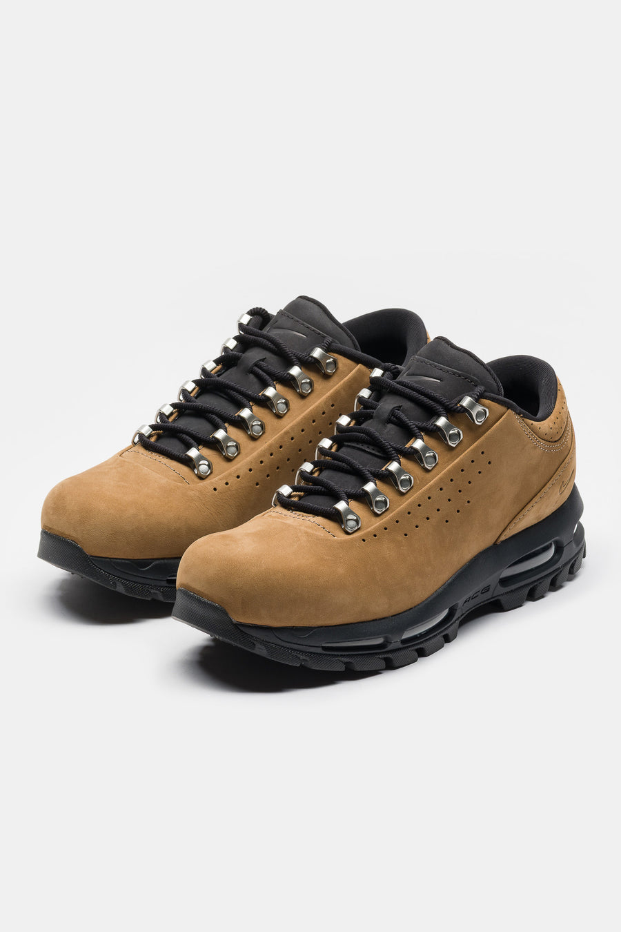 Nike Air Max Goadome Low Sneaker in Taupe/University Red-Black - Notre