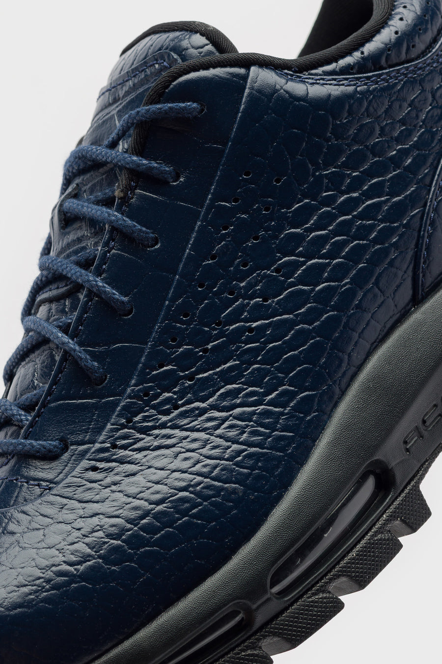 Nike Air Max Goadome Low Sneaker in Midnight Navy/Black - Notre