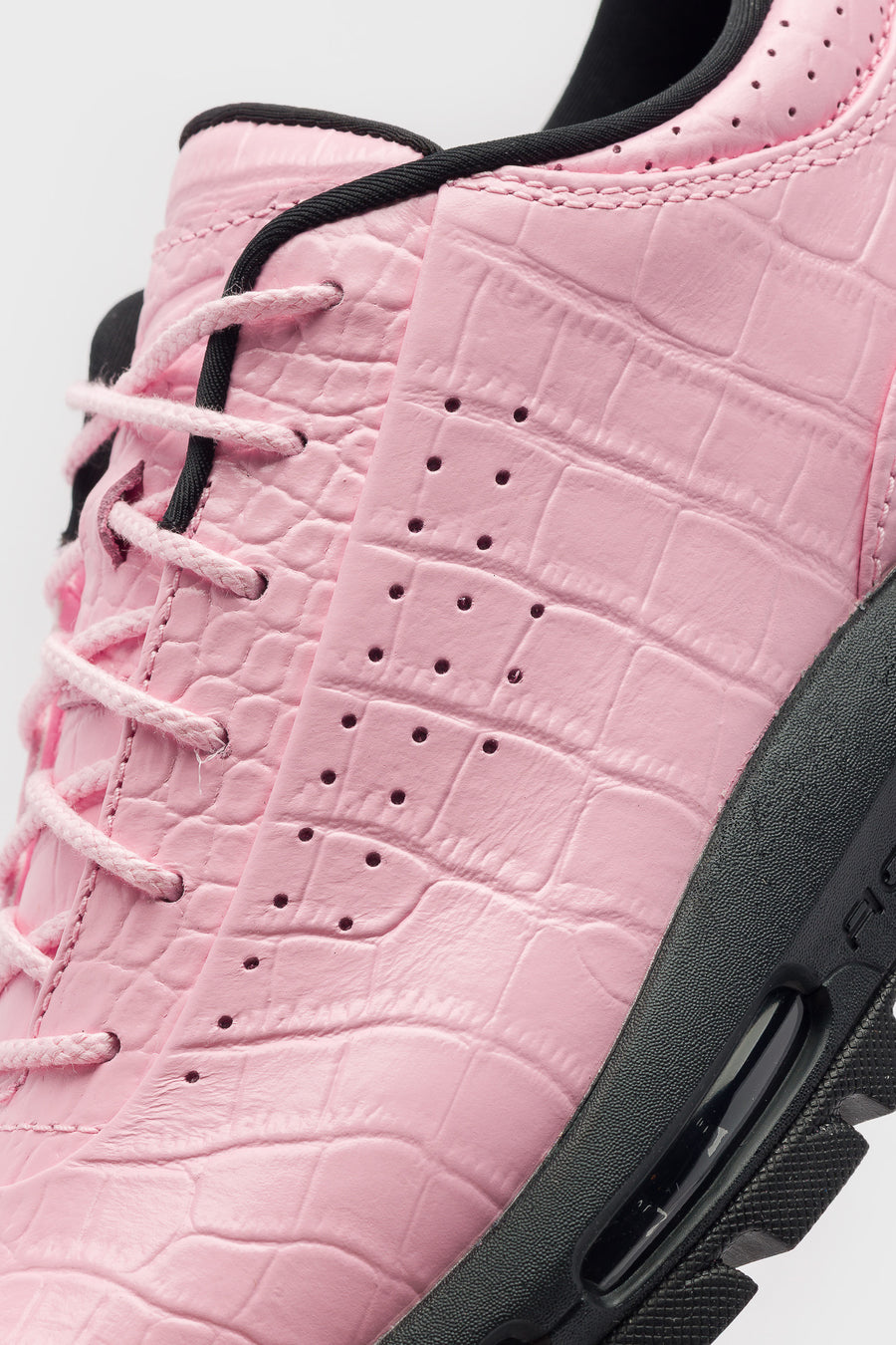 Nike Air Max Goadome Low Sneaker in Neo Pink/Black - Notre