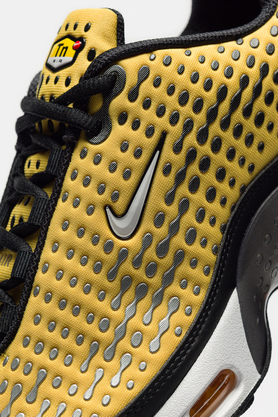 Air Max Plus VII Sneaker in Varsity Maize/White/Black