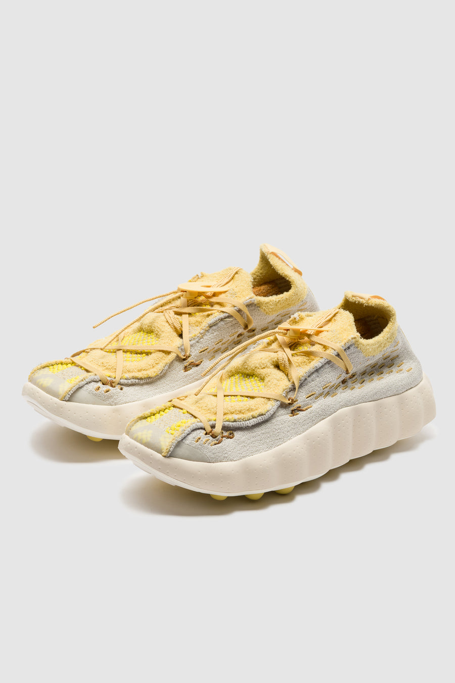 Mind 002 Flyknit Sneaker in Light Bone/Saturn Gold/Infinite Gold