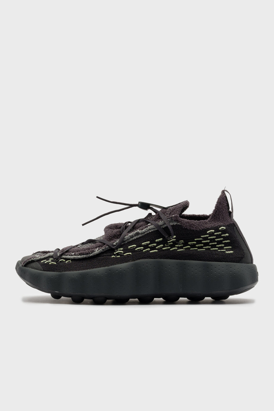 Mind 002 Flyknit Sneaker in Black/Dark Smoke Grey/Anthracite