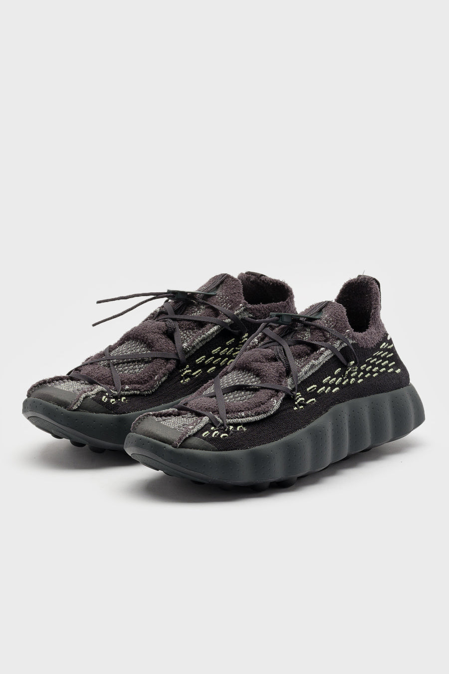 Mind 002 Flyknit Sneaker in Black/Dark Smoke Grey/Anthracite