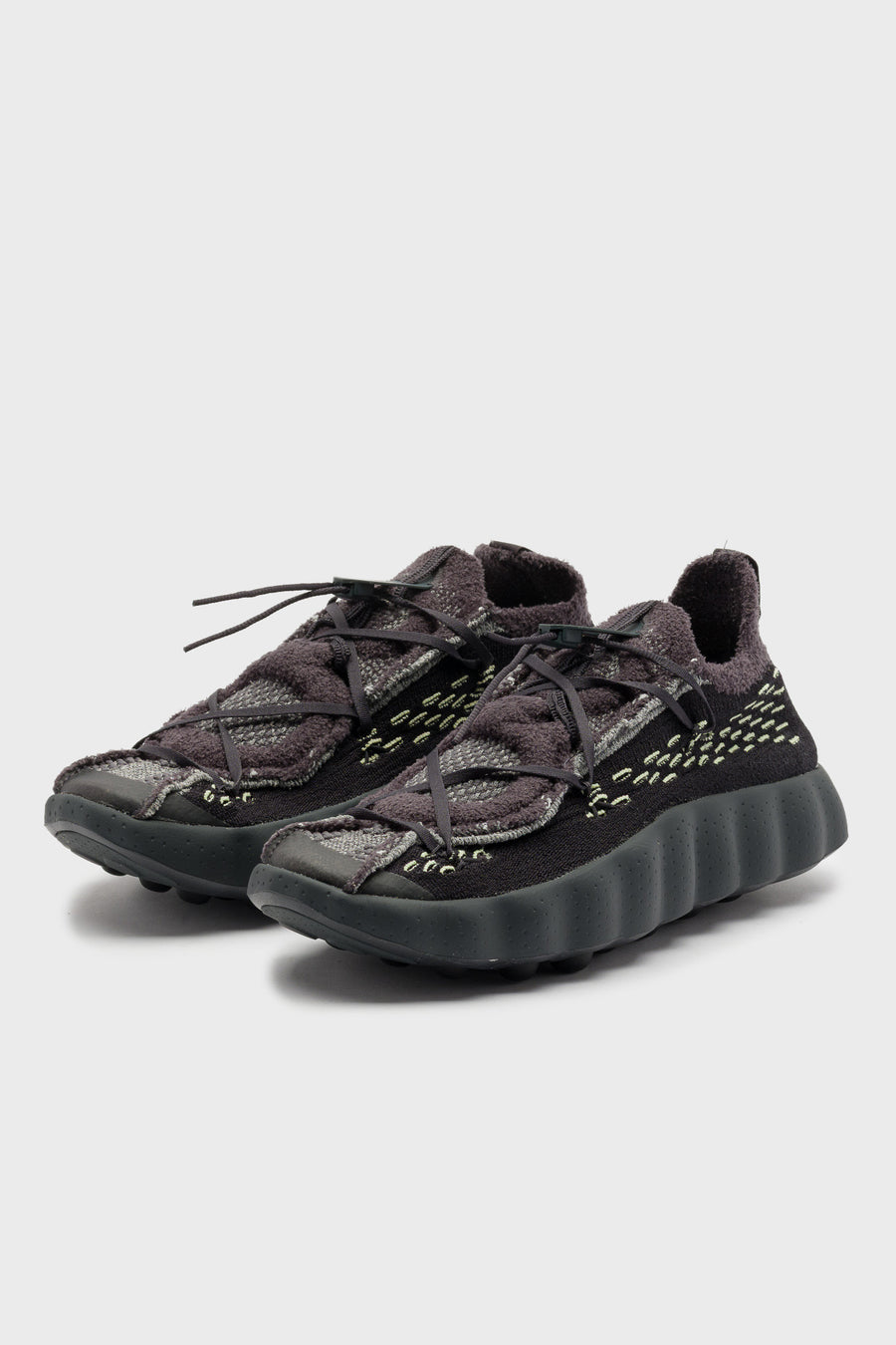 Mind 002 Flyknit Sneaker in Black/Dark Smoke Grey/Anthracite
