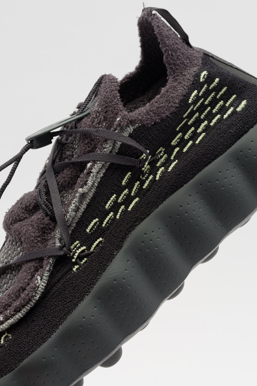 Mind 002 Flyknit Sneaker in Black/Dark Smoke Grey/Anthracite