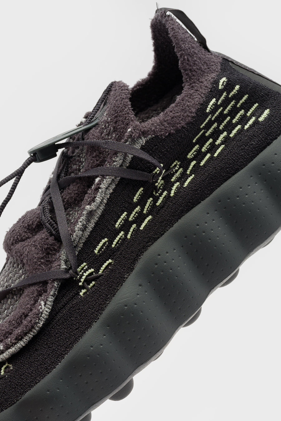 Mind 002 Flyknit Sneaker in Black/Dark Smoke Grey/Anthracite