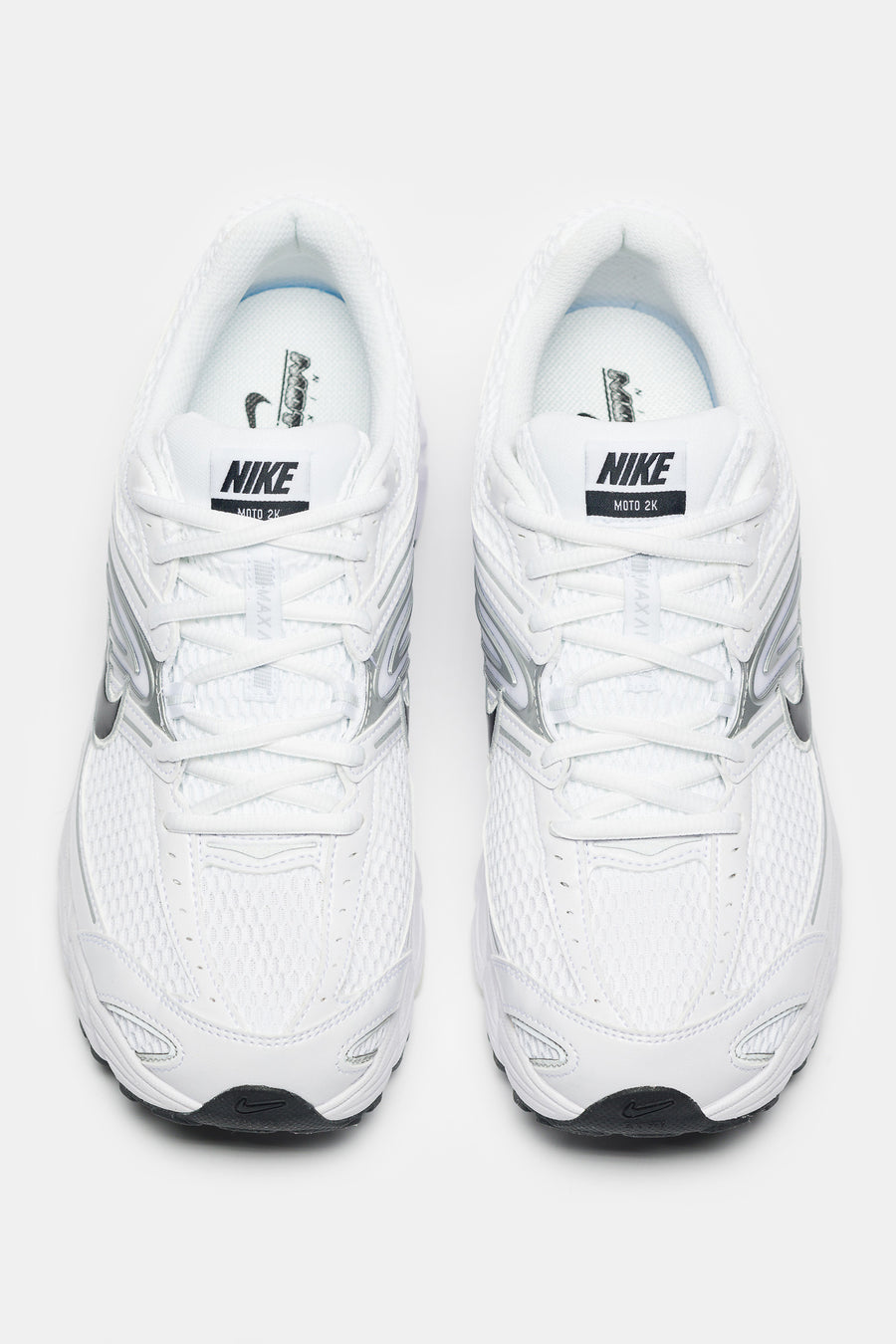 Air Max Moto 2K	Sneaker in White/Black/Metallic Silver/Photon Dust