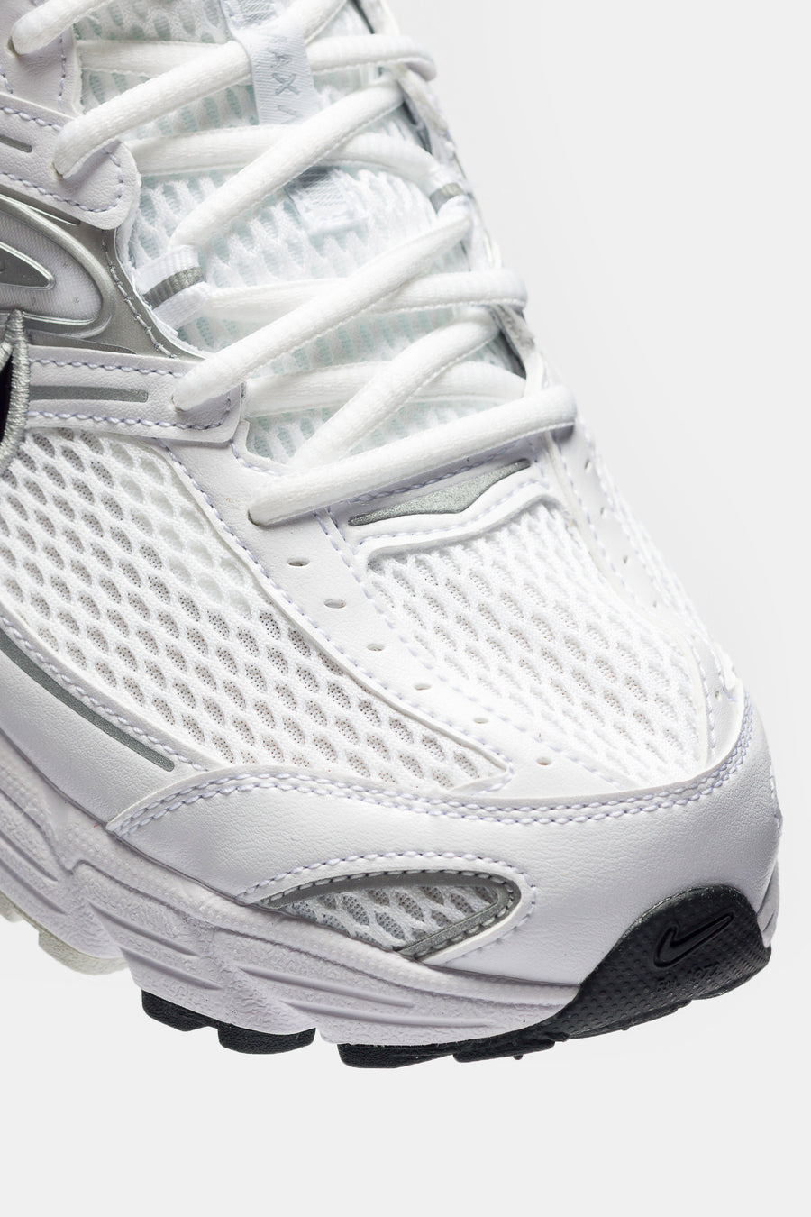 Air Max Moto 2K	Sneaker in White/Black/Metallic Silver/Photon Dust