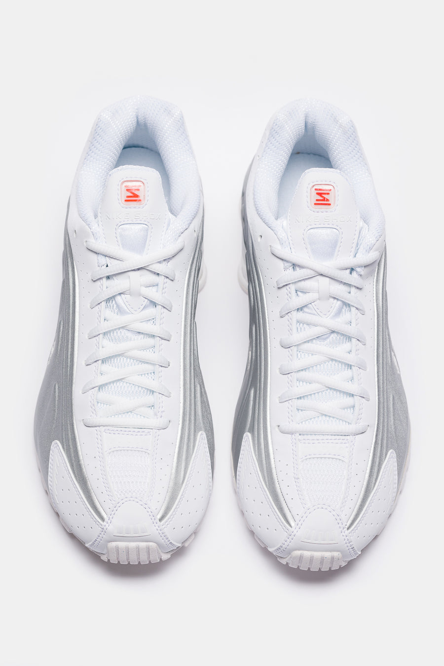 Shox R4 Sneaker in White/Metallic Silver/White - Nike