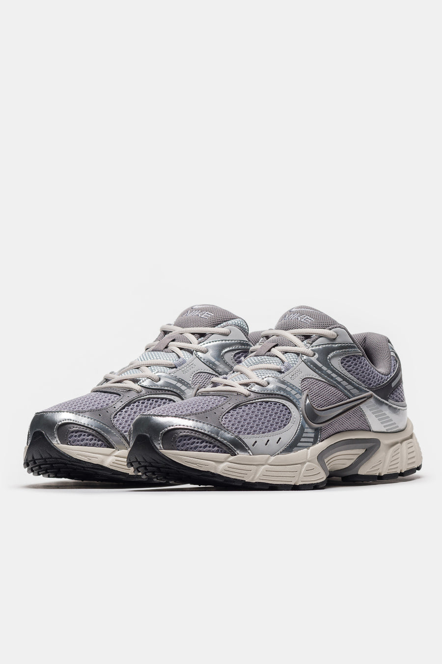 Nike V5 RNR Sneaker in Cement Grey/Cement Grey/Grey Fog - Notre