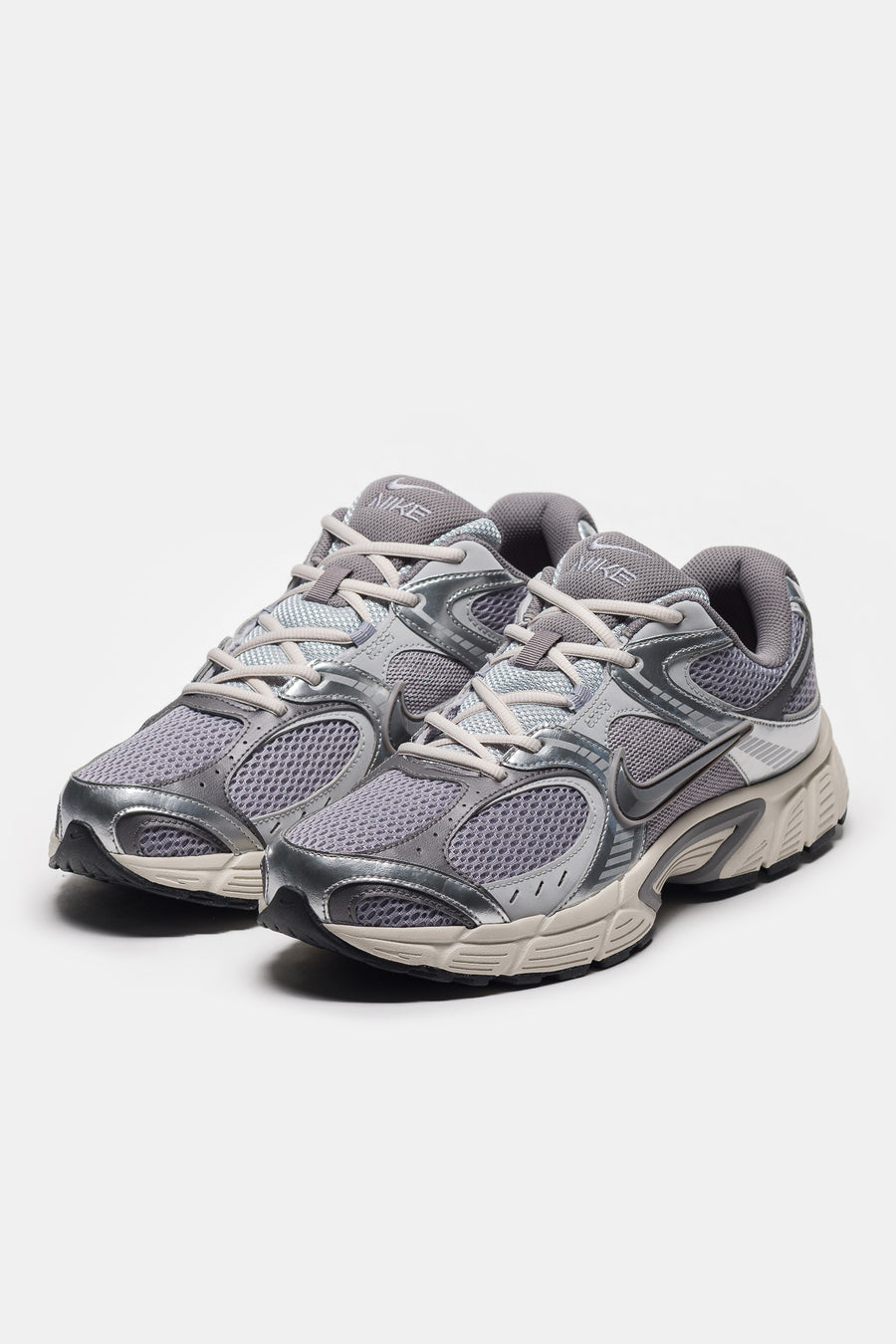 Nike V5 RNR Sneaker in Cement Grey/Cement Grey/Grey Fog - Notre