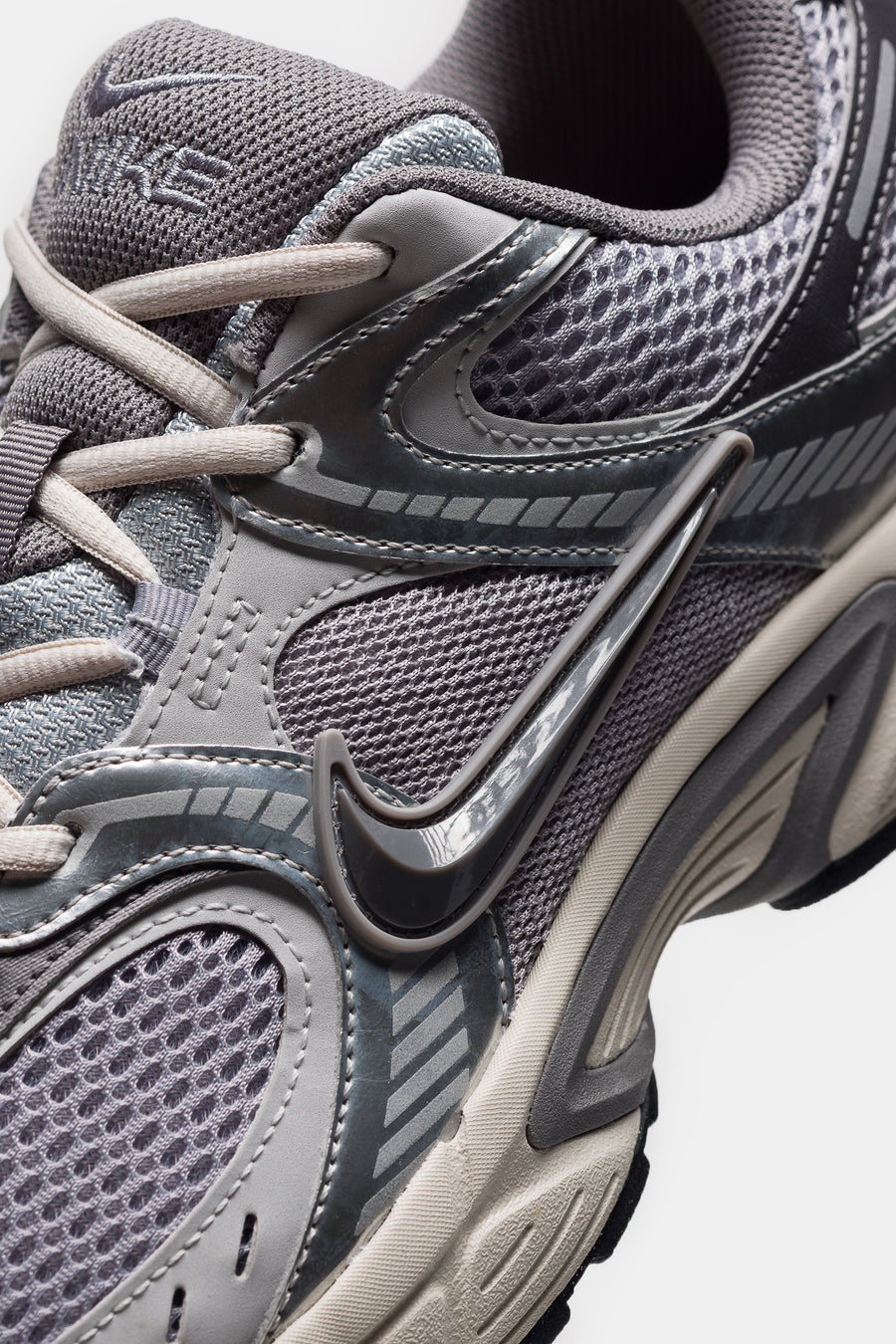 Nike V5 RNR Sneaker in Cement Grey/Cement Grey/Grey Fog - Notre