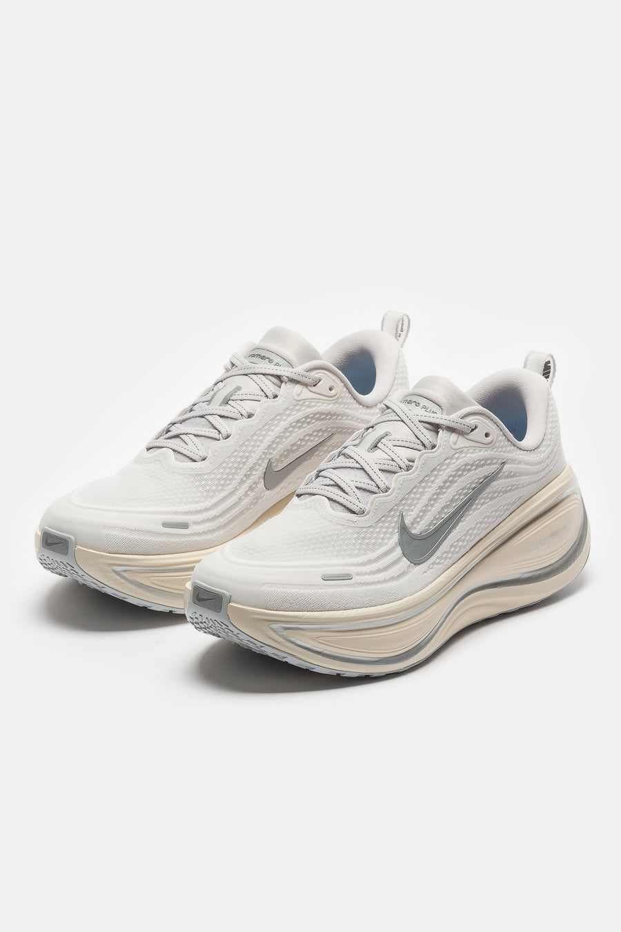 Nike Vomero Plus Sneaker in Platinum Tint/Reflect Silver/Grey Fog - Notre