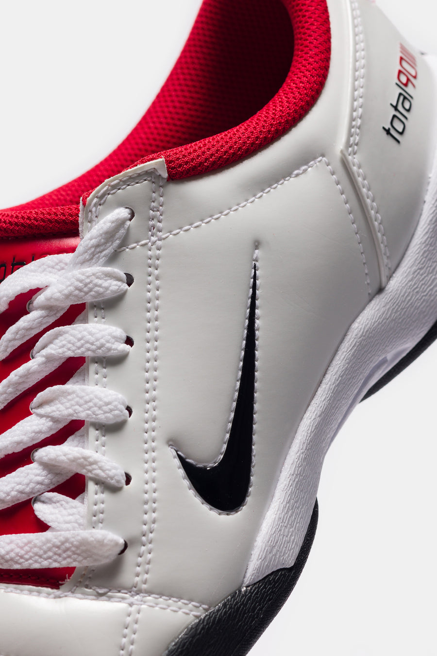 Nike Total 90 Sneaker in White/Black/Gym Red - Notre