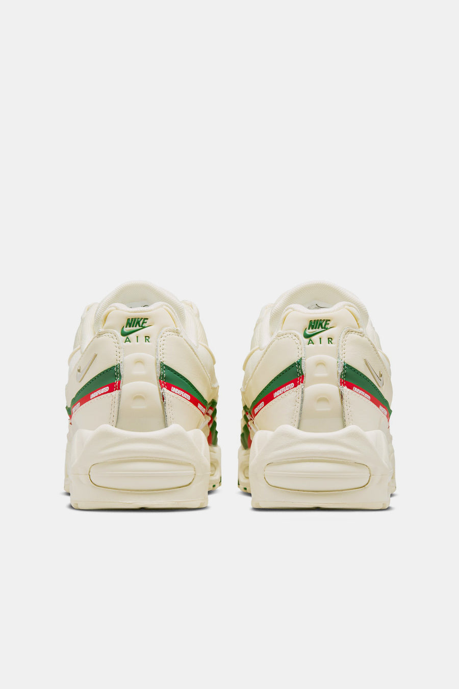 UNDEFEATED Air Max 95 Sneaker in Sail/Metallic Silver/Gorge Green