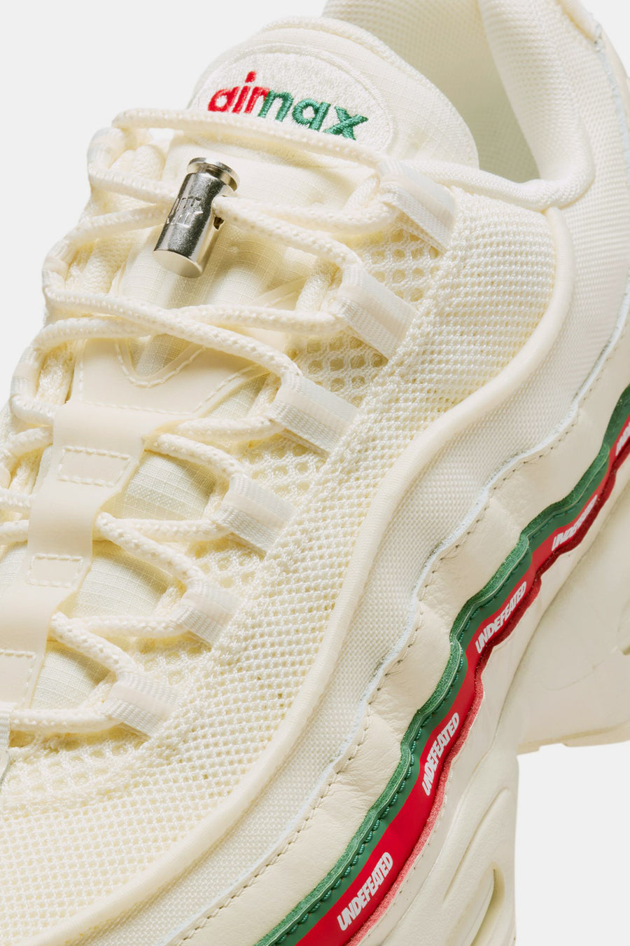 UNDEFEATED Air Max 95 Sneaker in Sail/Metallic Silver/Gorge Green