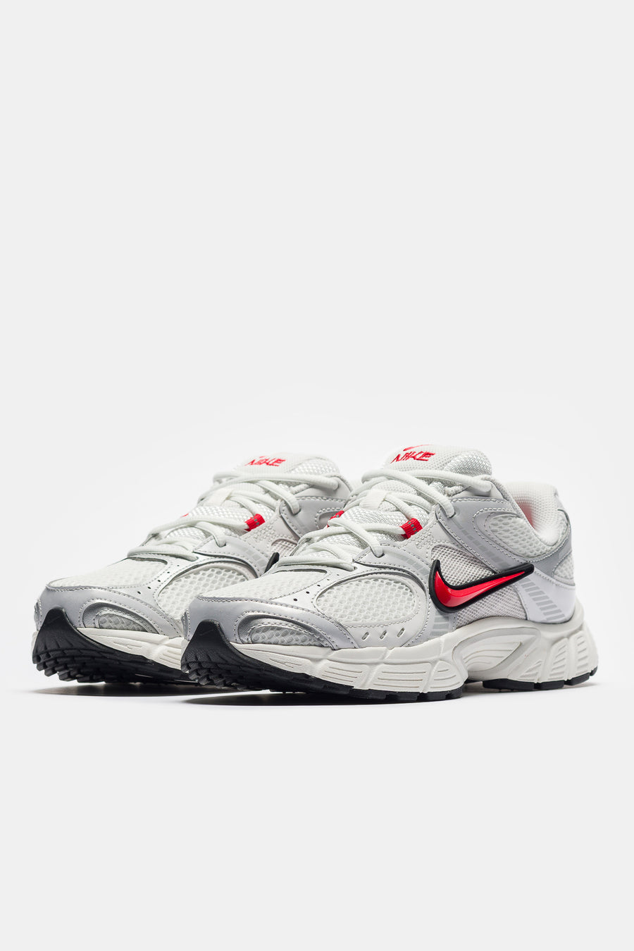 Nike V5 RNR Sneaker in Summit White/Fire Red/Platinum Tint - Notre