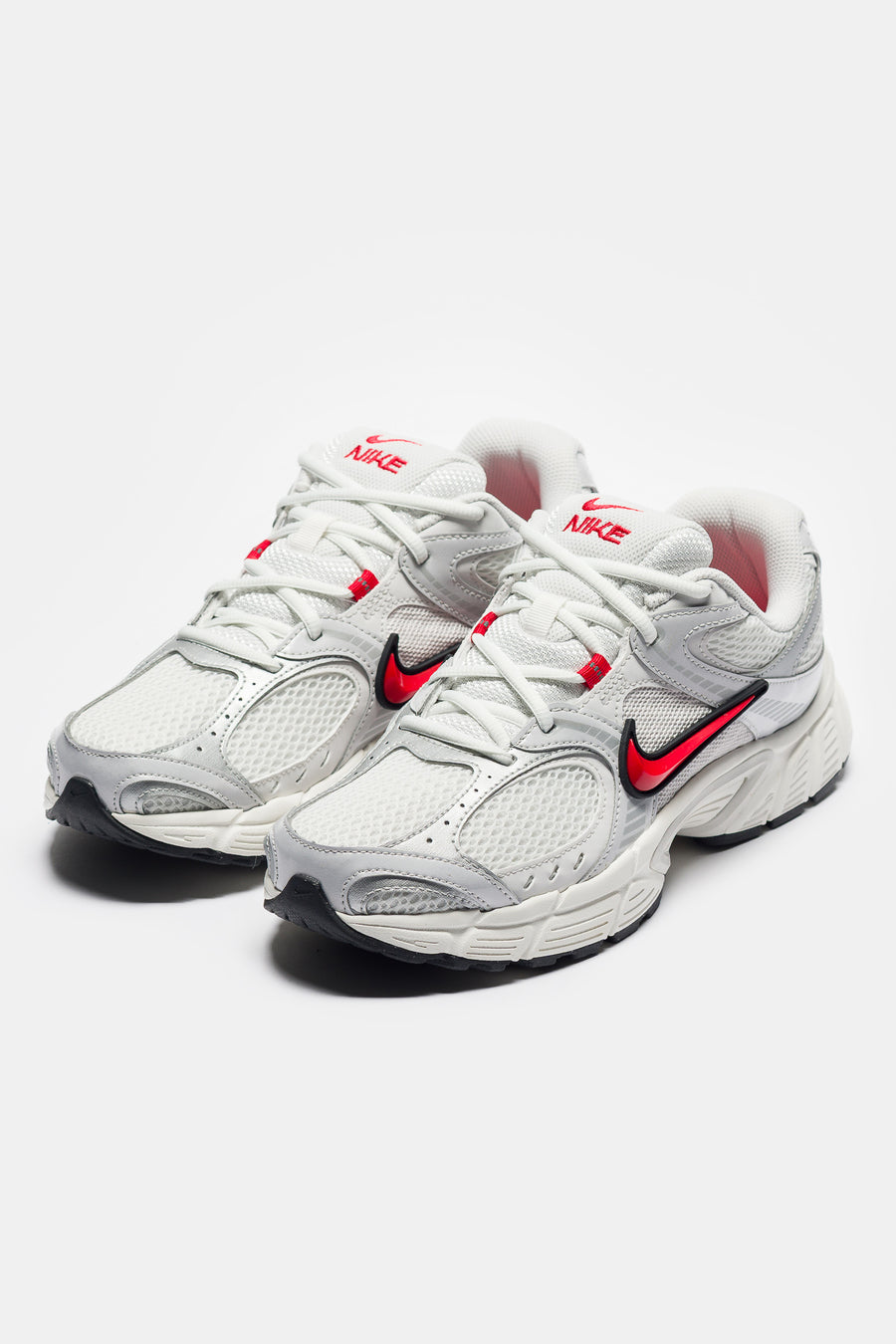 Nike V5 RNR Sneaker in Summit White/Fire Red/Platinum Tint - Notre