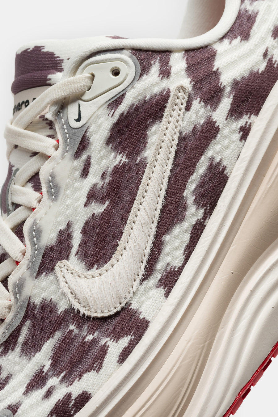 Vomero Plus Sneaker in Sail/University Red/Lt Orewood Brown