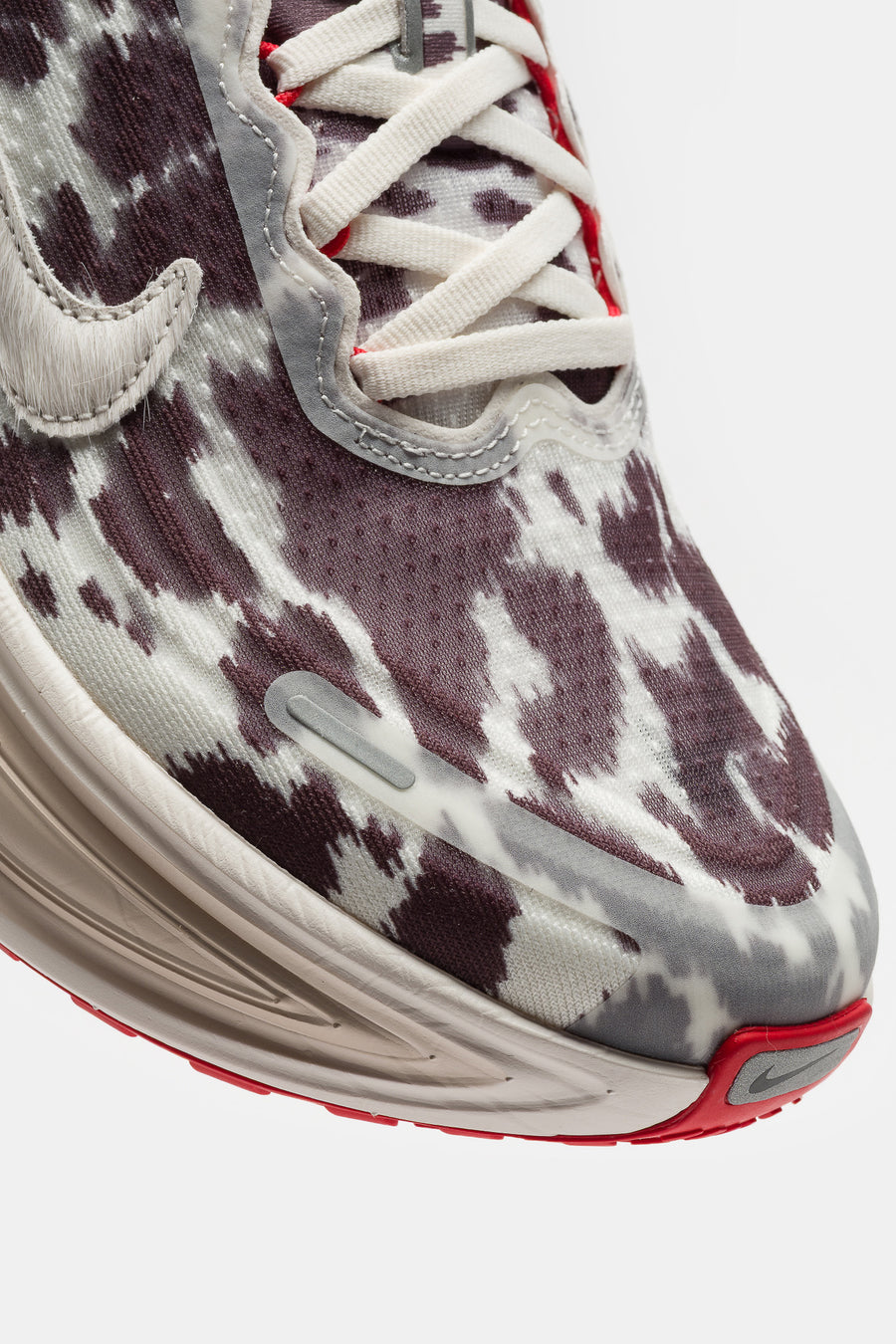 Vomero Plus Sneaker in Sail/University Red/Lt Orewood Brown