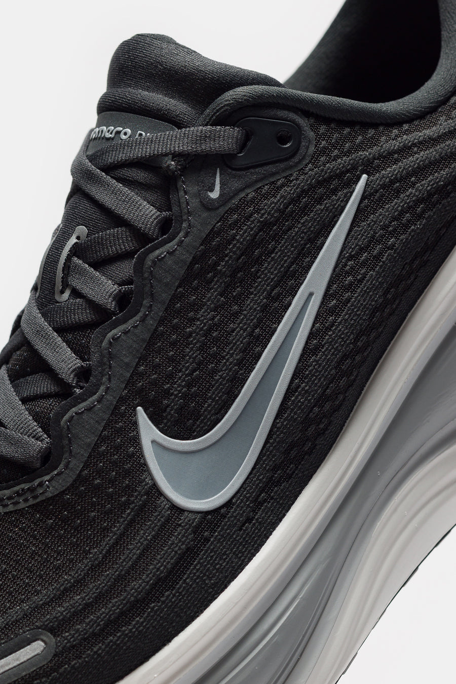 Vomero Plus Sneaker in Anthracite/Wolf Grey/Summit White