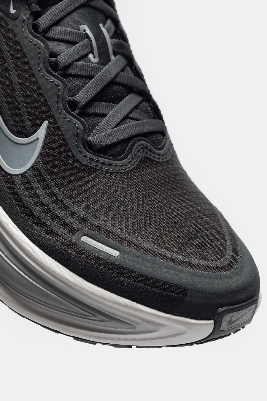 Vomero Plus Sneaker in Anthracite/Wolf Grey/Summit White