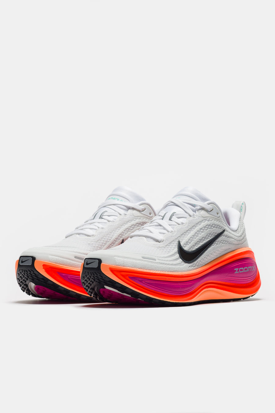 Vomero Plus Sneaker in White/Black/Fire Pink/Hyper Crimson