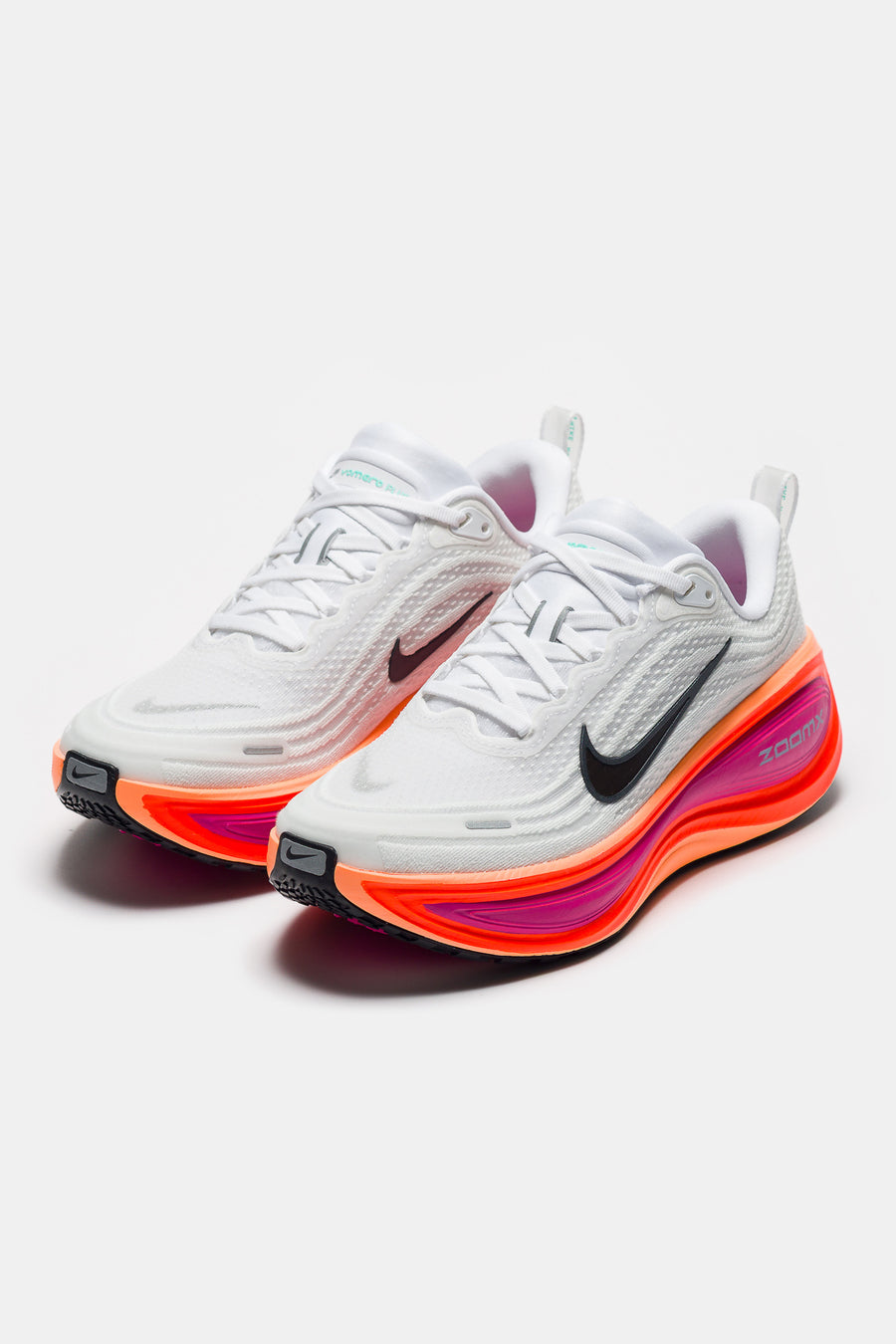 Vomero Plus Sneaker in White/Black/Fire Pink/Hyper Crimson