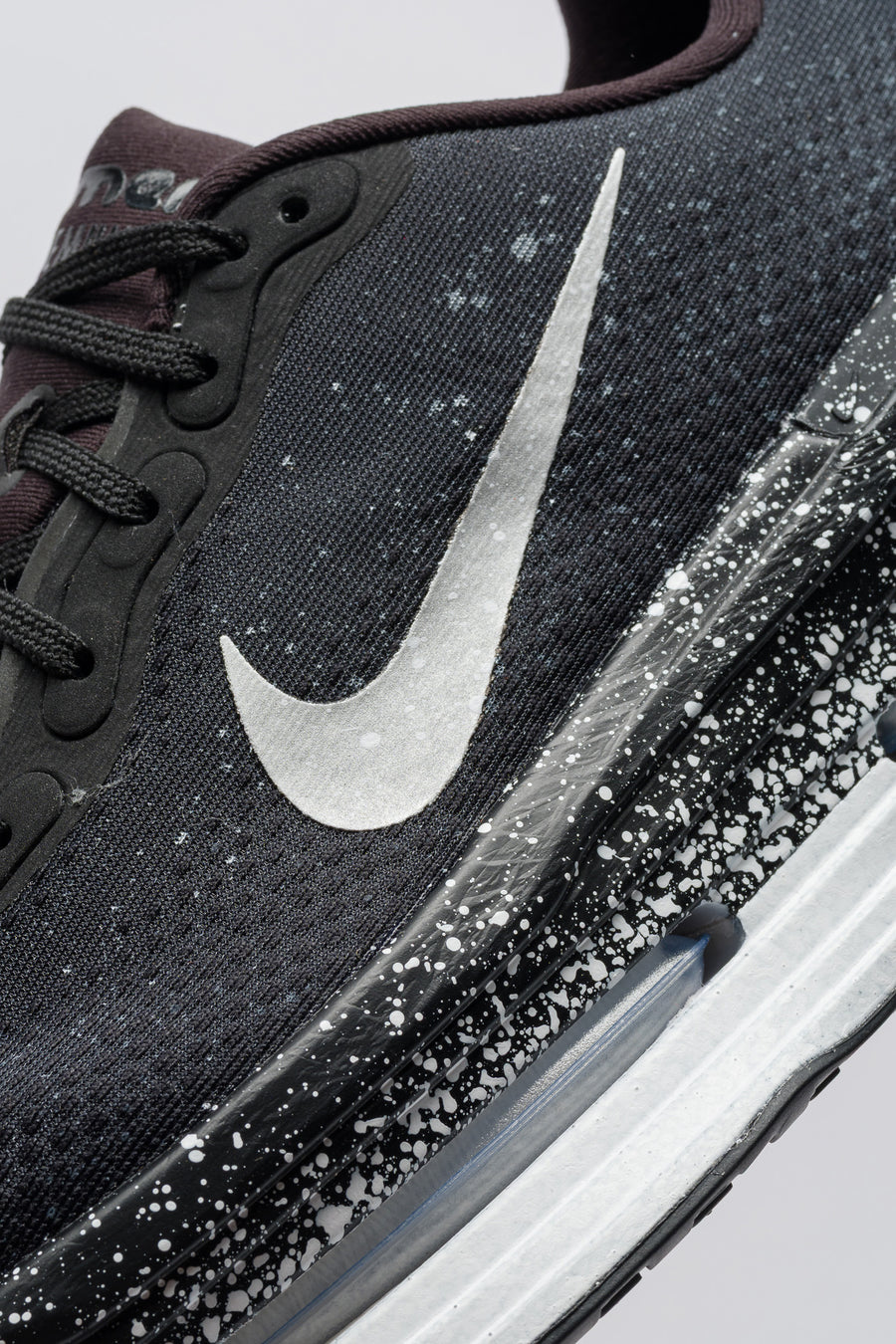 Nike Vomero Premium Sneaker in Black/Metallic Silver/White - Notre