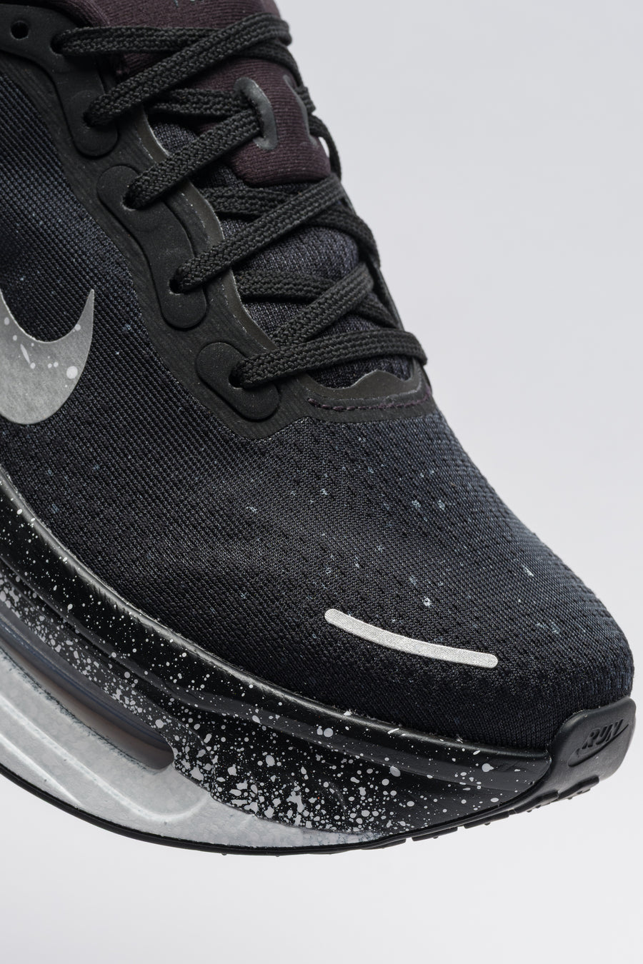 Nike Vomero Premium Sneaker in Black/Metallic Silver/White - Notre