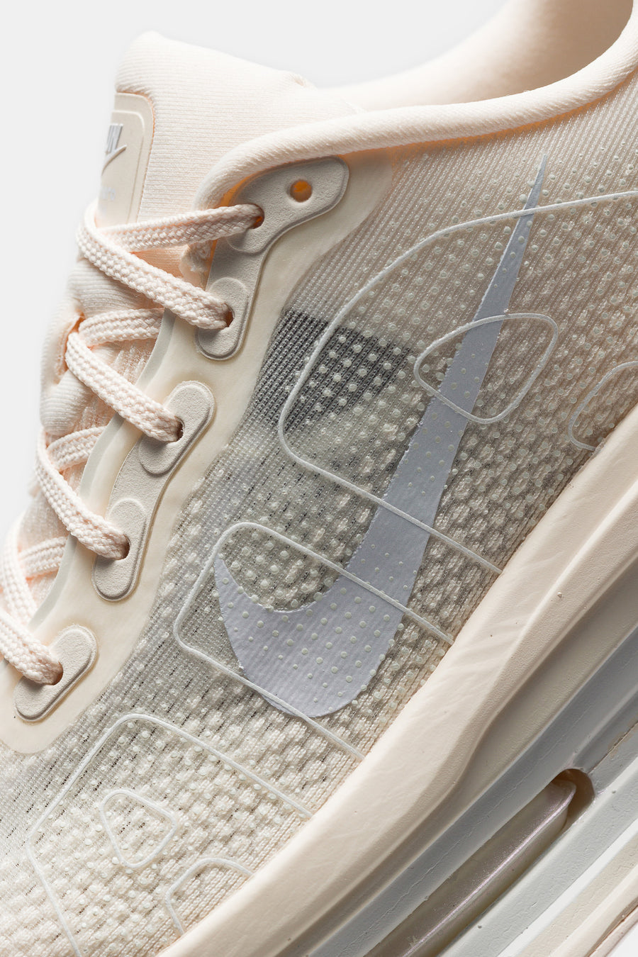 Nike Vomero Premium Sneaker in Chalk/White/Pale Ivory/Summit White - Notre