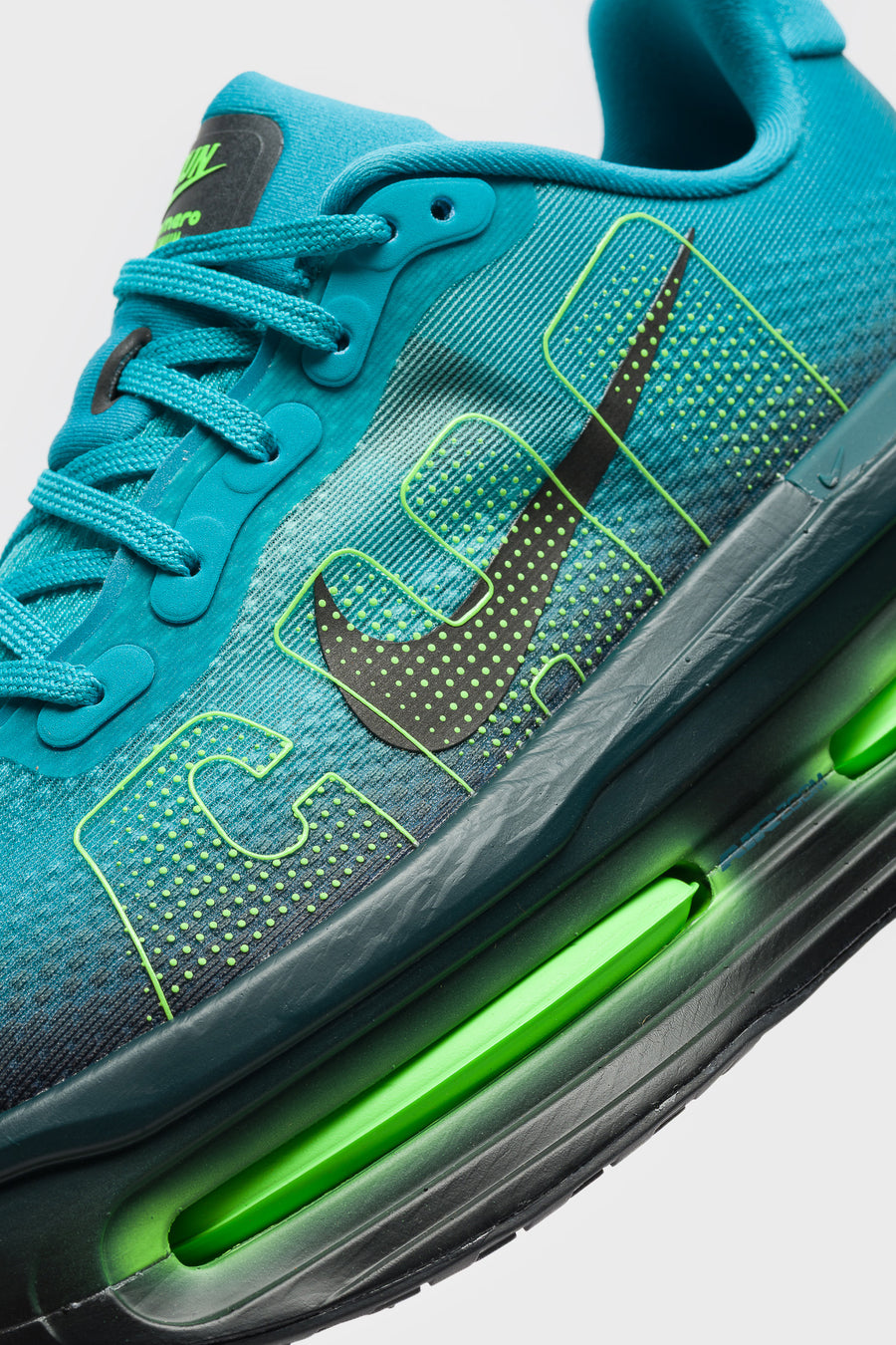Vomero Premium Sneaker in Energy/Green Strike/Arctic Green