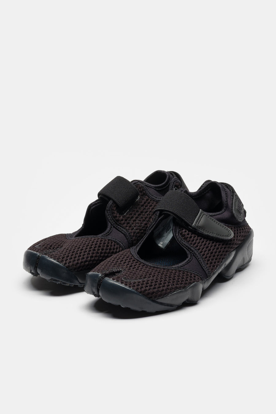Air Rift Mesh in Black/Black/White