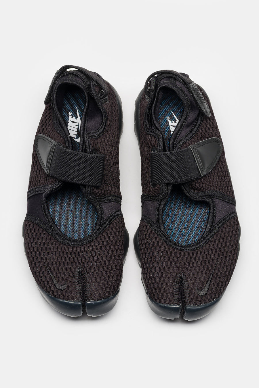 Air Rift Mesh in Black/Black/White