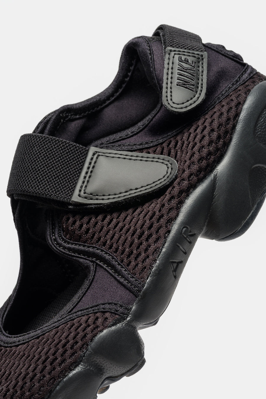 Air Rift Mesh in Black/Black/White