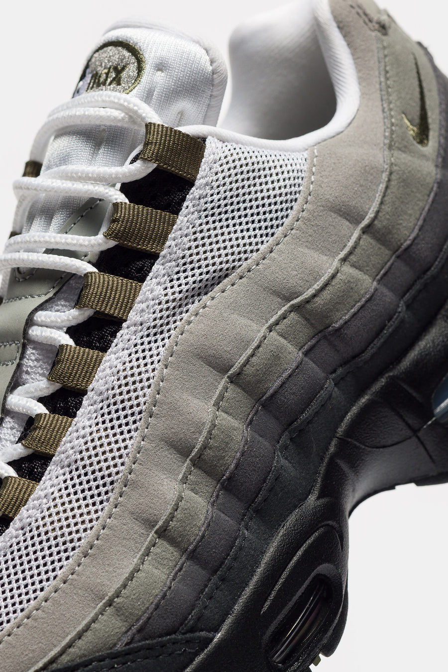 Nike Air Max 95 OG Sneaker in Black/Medium Olive/White/Reflect Silver - Notre