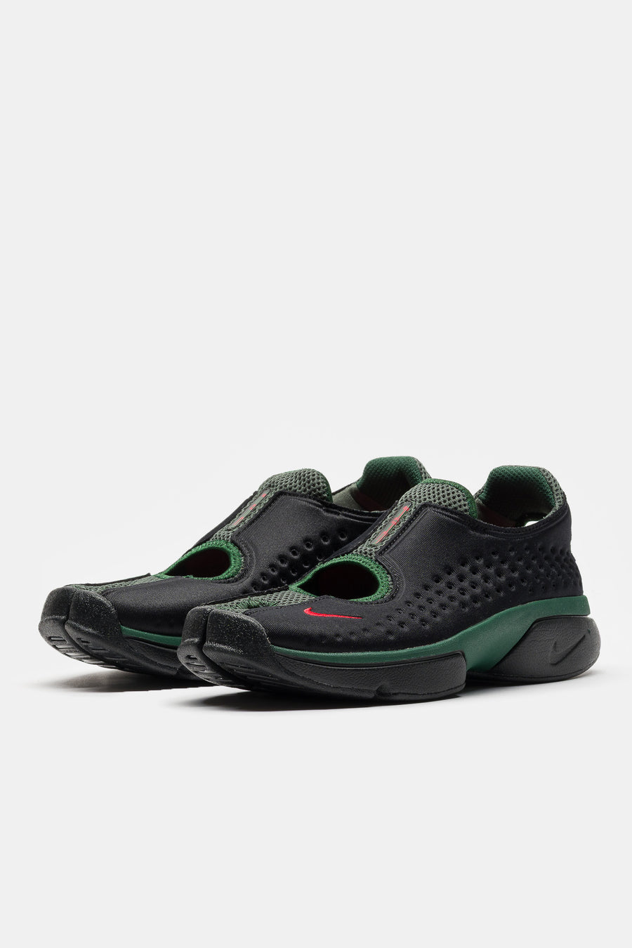 Air Rift 2 Sneaker in Black/Fire Red/TM Dark Green